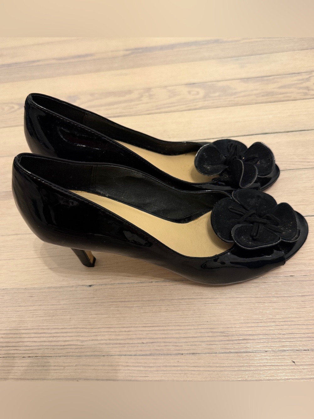 Kate Spade Women’s Black Patent Leather Floral Peep Toe Pumps Heels 8.5